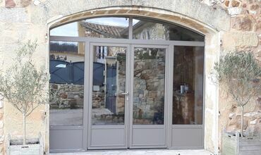 Des matériaux traditionnels aux solutions modernes : la menuiserie dans les Vosges